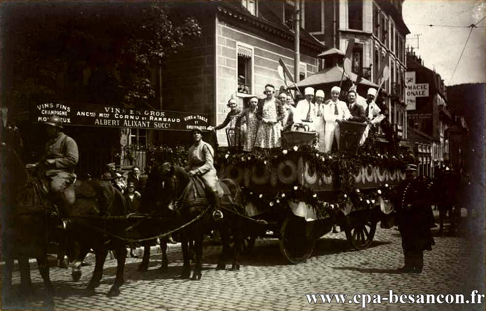 BESANÇON - Place Flore - Cavalcade au profit de la Maison des Étudiants et des Sinistrés des Chaprais - 20 mai 1928 - VIIe Foire exposition comtoise.